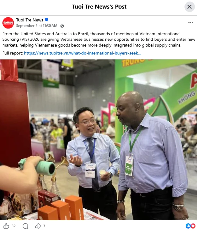 Publicación de Tuổi Trẻ News que muestra a Aloysius Iwuchukwu de BIOTENCE Ltd. conversando con un expositor en Vietnam International Sourcing 2026 en Ciudad Ho Chi Minh.